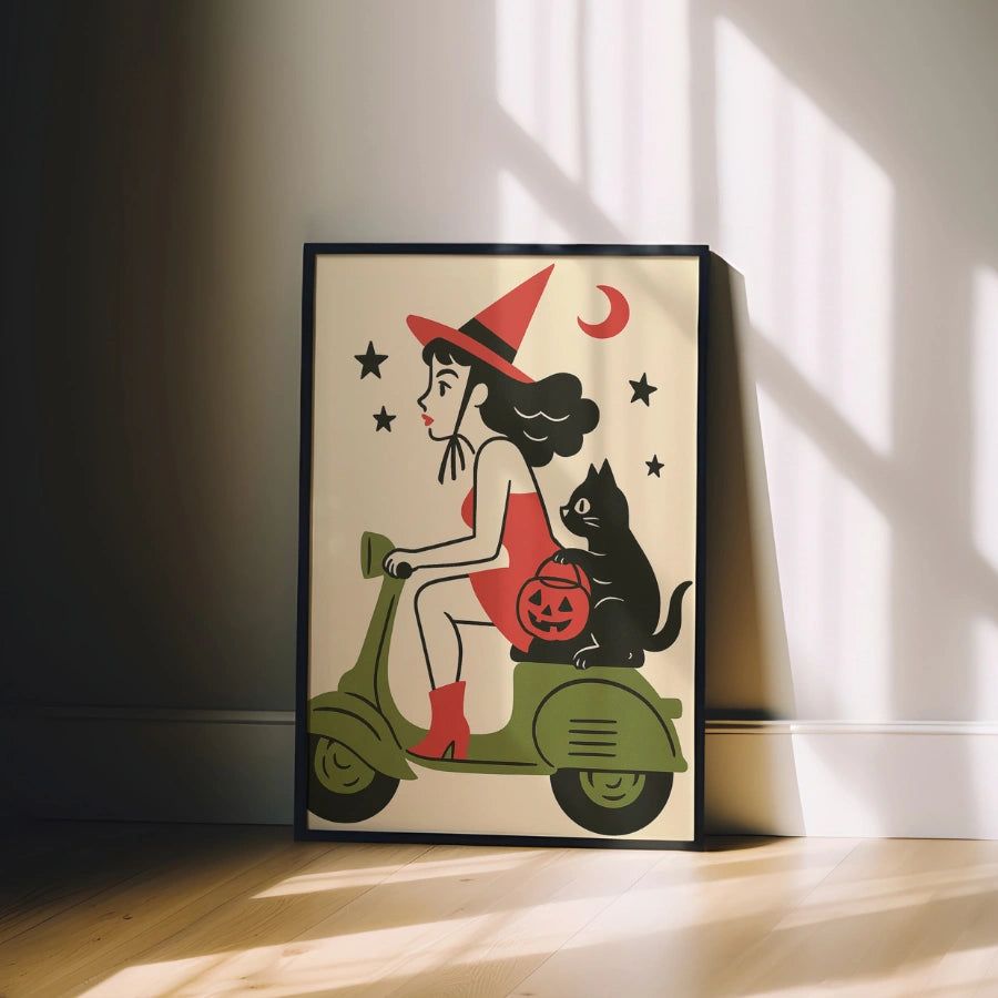 Stampa di Halloween con strega retrò su scooter – Graziosa decorazione murale con gatto nero