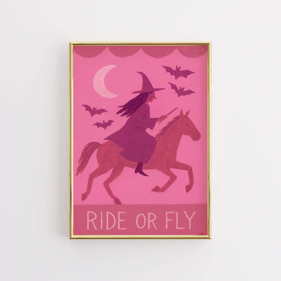 Stampa retrò di strega a cavallo – Ride or Fly Pink Wall Art di Halloween