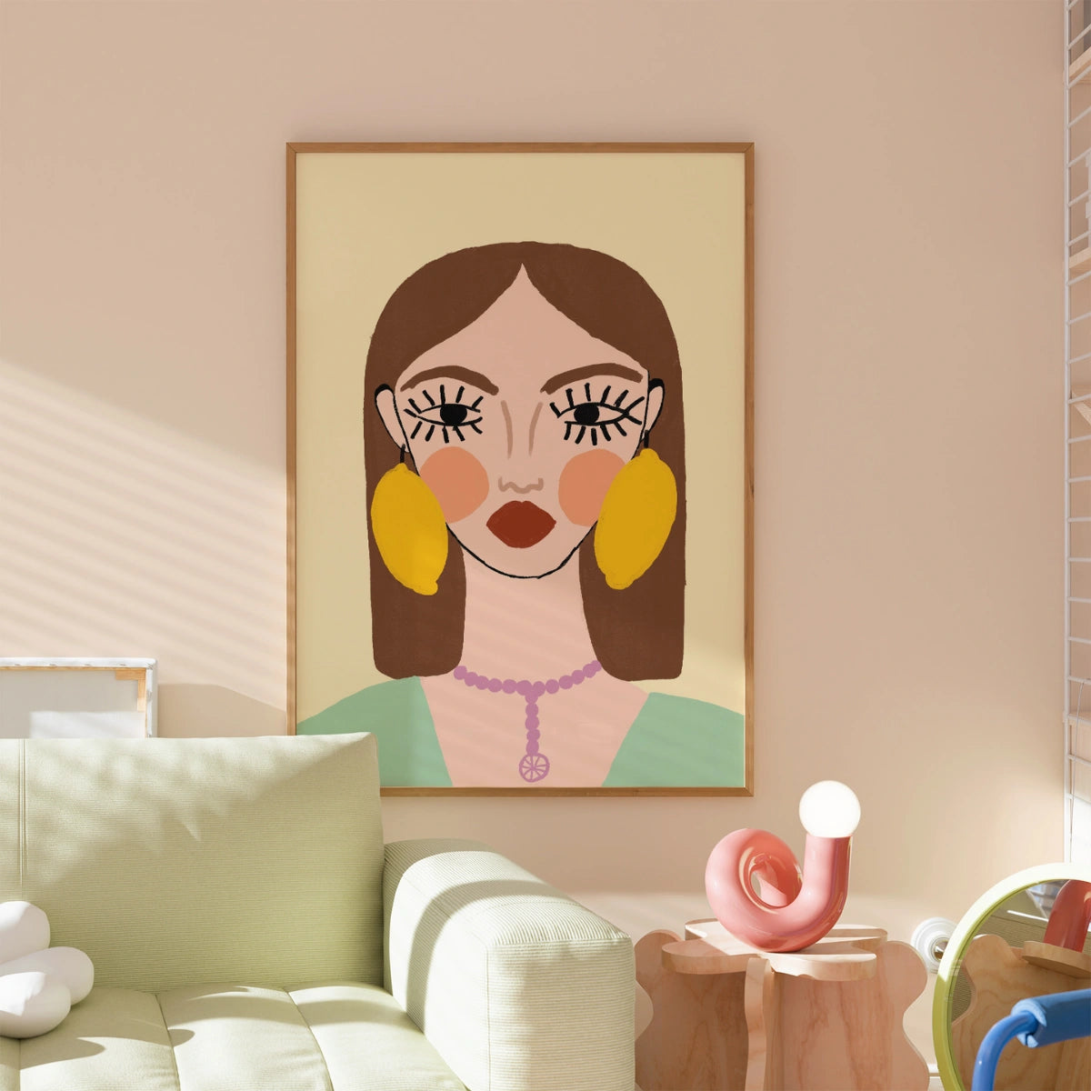 Stampa di orecchini al limone – Ritratto femminile audace da parete