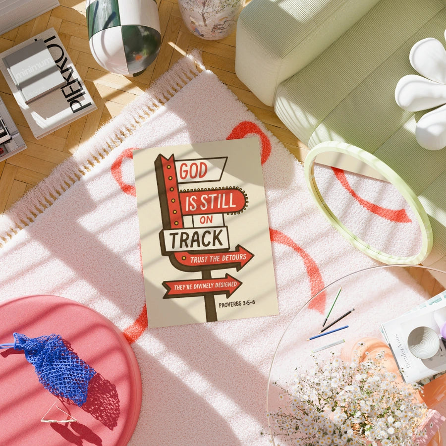 Dio è ancora in pista - Poster con cartello di deviazione basato sulla fede