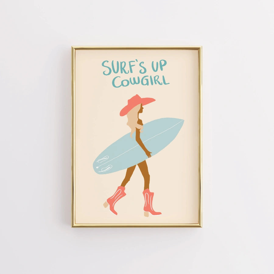Surf's Up Cowgirl Wall Art - Poster di una cowgirl costiera