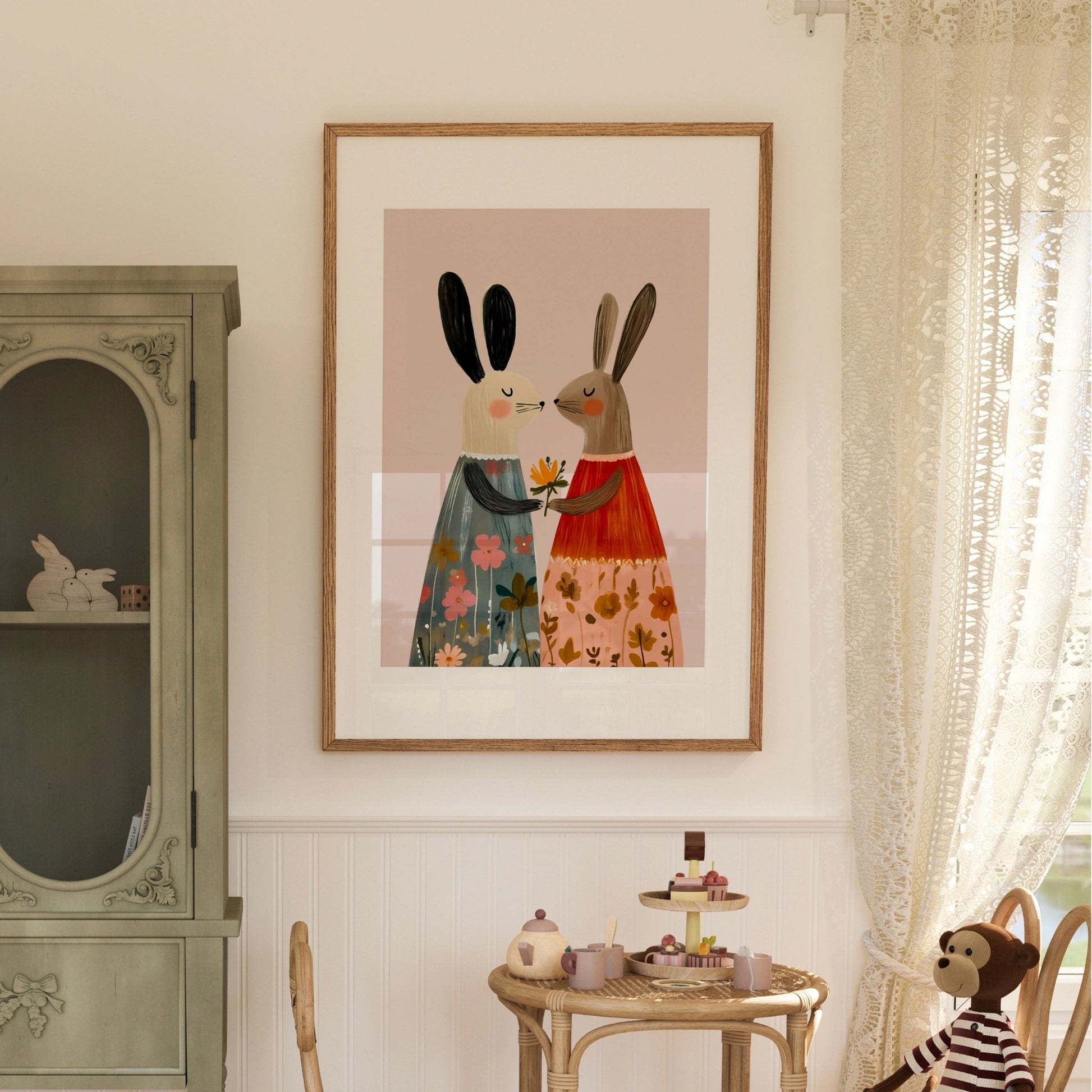 Bunny Friends Wall Art – Stampa per cameretta di coniglietti stravaganti in abiti floreali