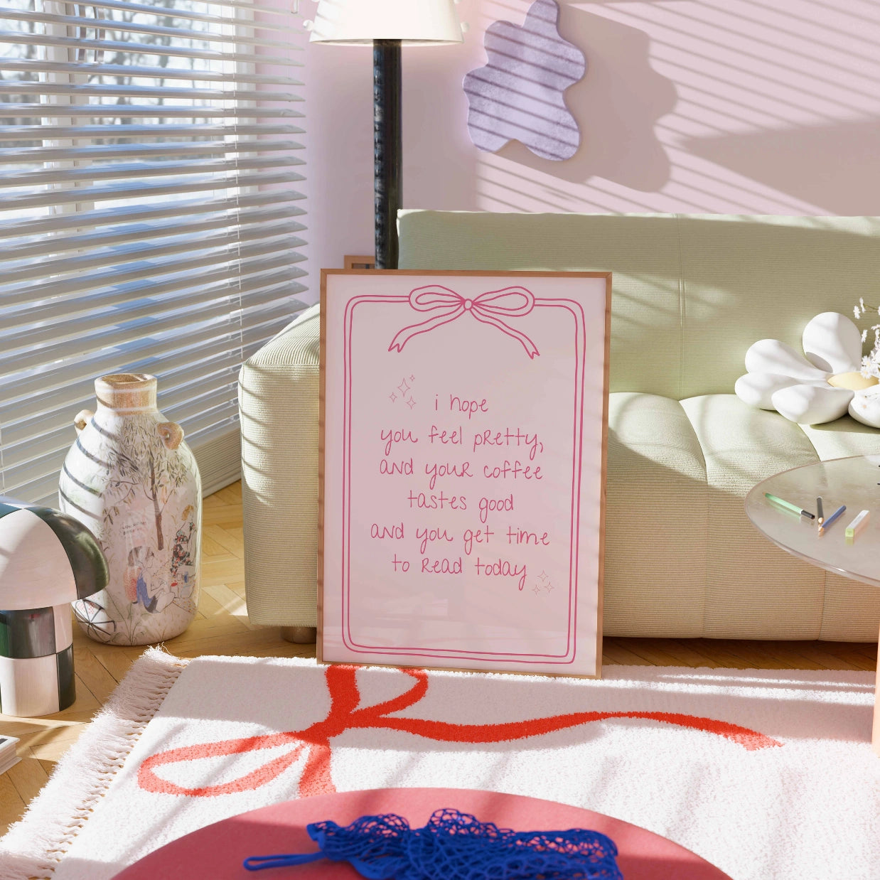 Sentiti bella – Stampa con citazione rosa sui libri