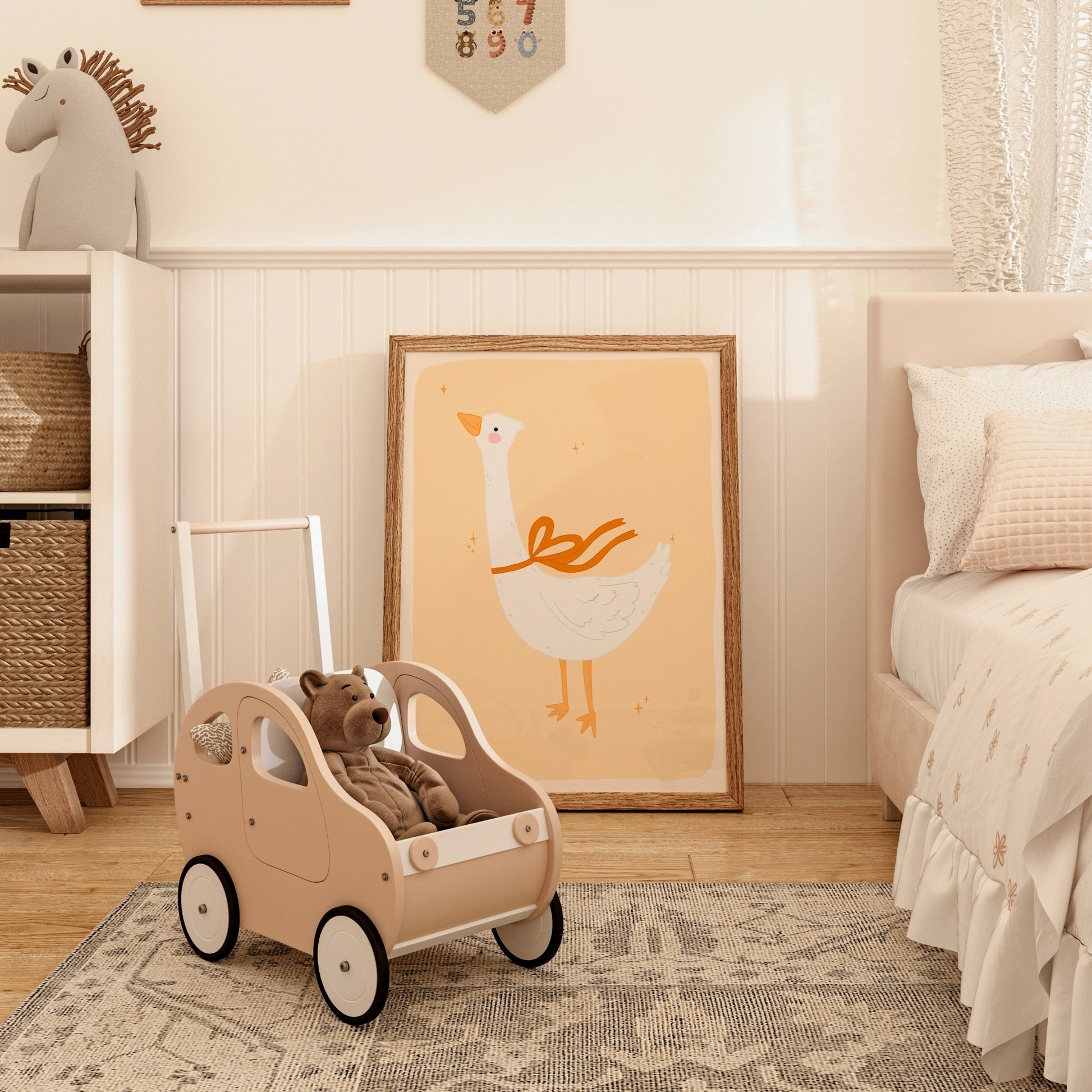 Decorazione murale a forma di oca con fiocco arancione - Stampa animale stravagante per la cameretta dei bambini