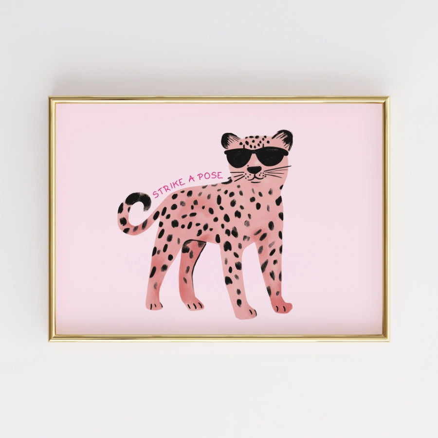 Stampa per cameretta con leopardo rosa: graziosa decorazione murale per bambine